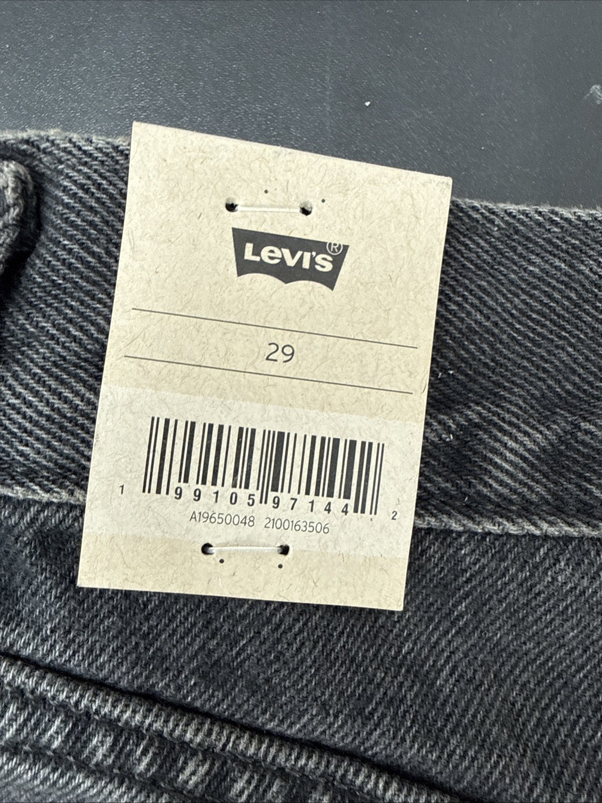 Levi’s Women’s High-Waisted Relaxed Fit 5 Pocket Cotton Denim Mom Short Size 29