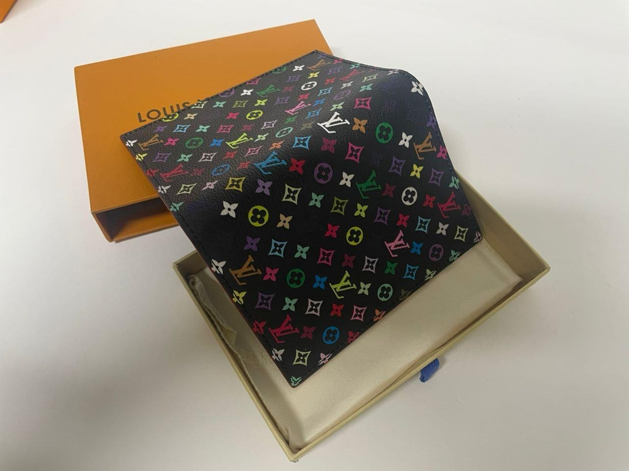 Louis Vuitton x Murakami Takashi Passport Cover Multicolor Couverture W/Box