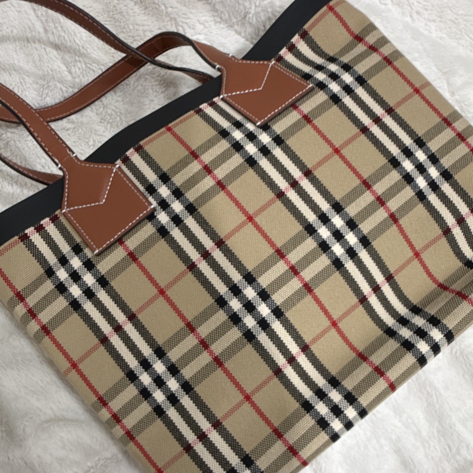 Burberry House Check London Tote Medium