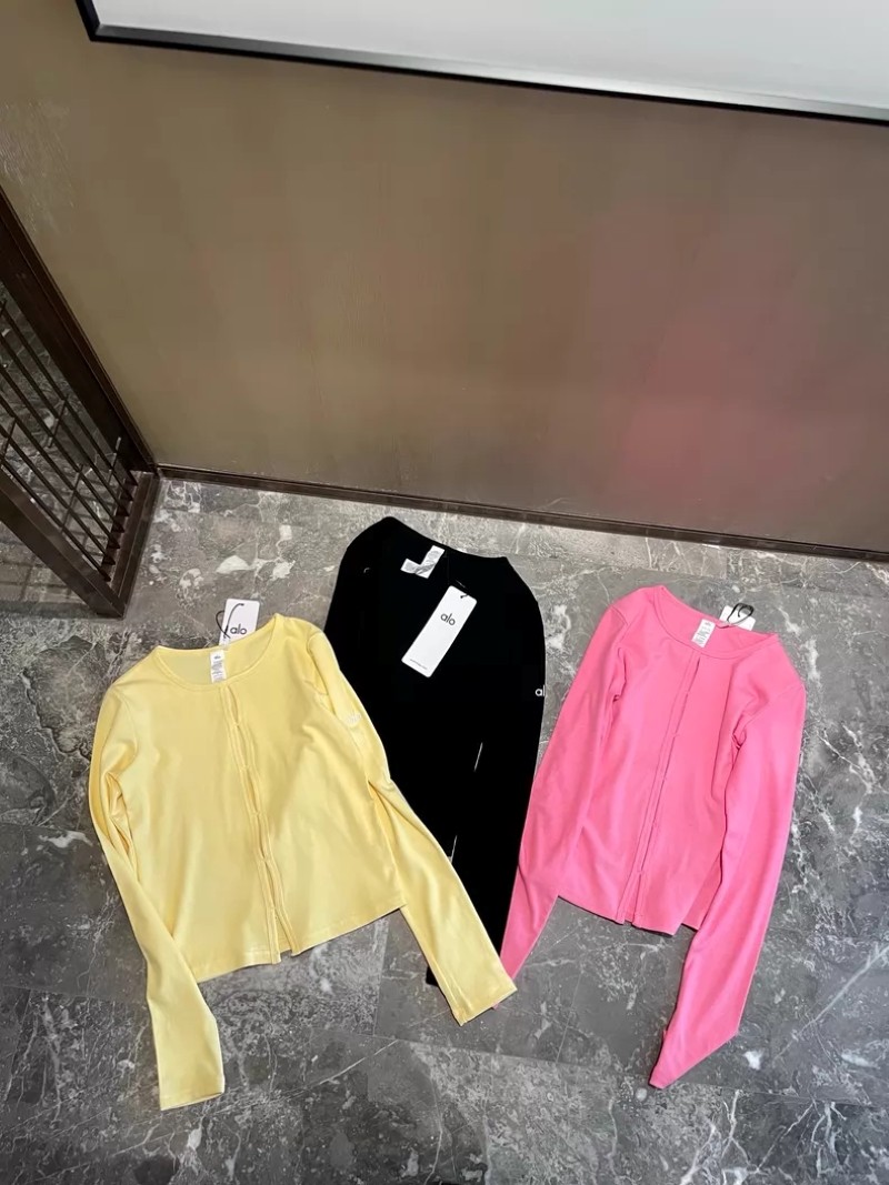 AIo Yoga Dreamlight Long Sleeve Top Stretchy Ribbed Keyholes Casual Women’s Top