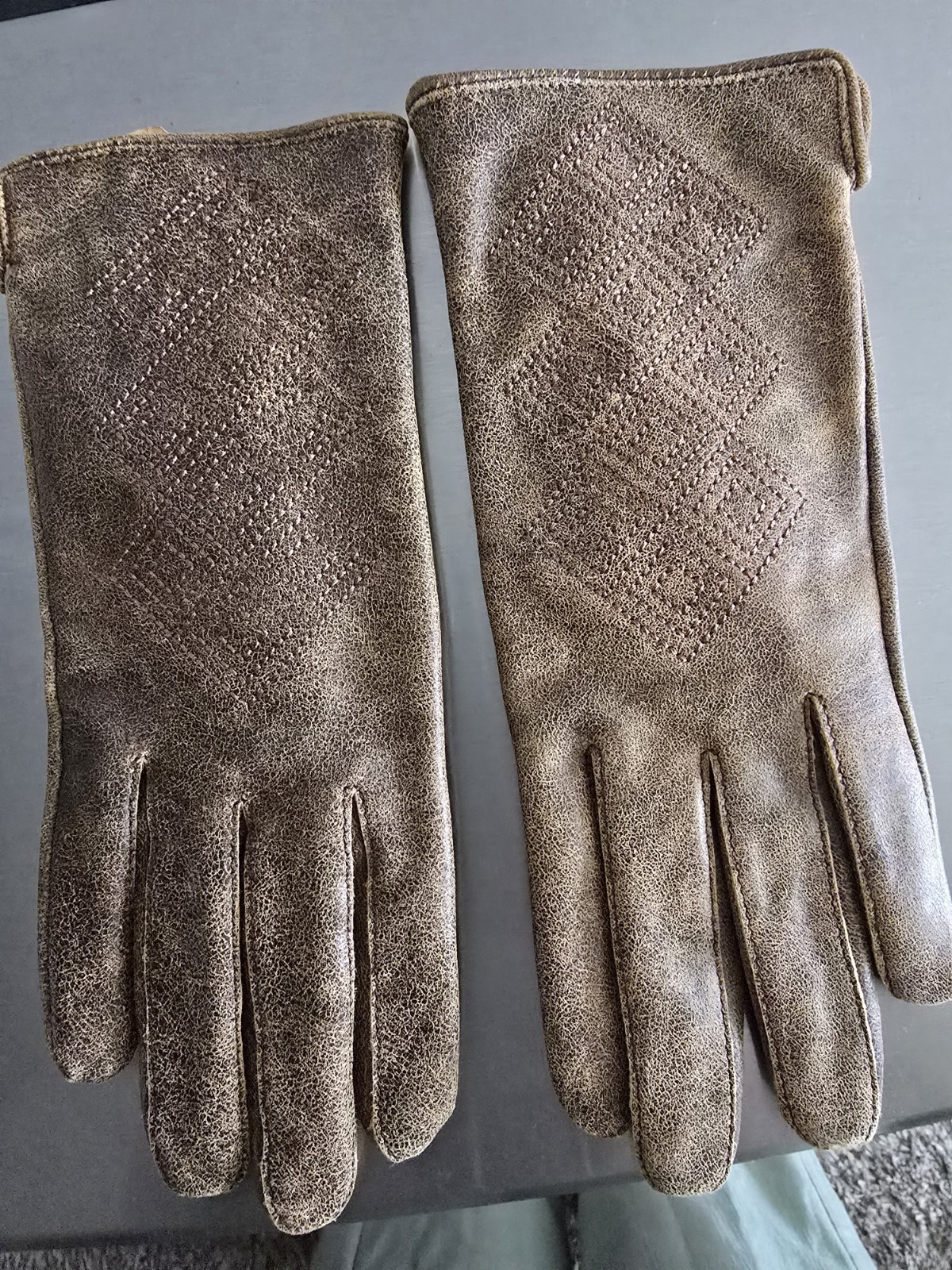 Overland Women’s Brown Leather Cashmere Lined Wrist Gloves Size 7