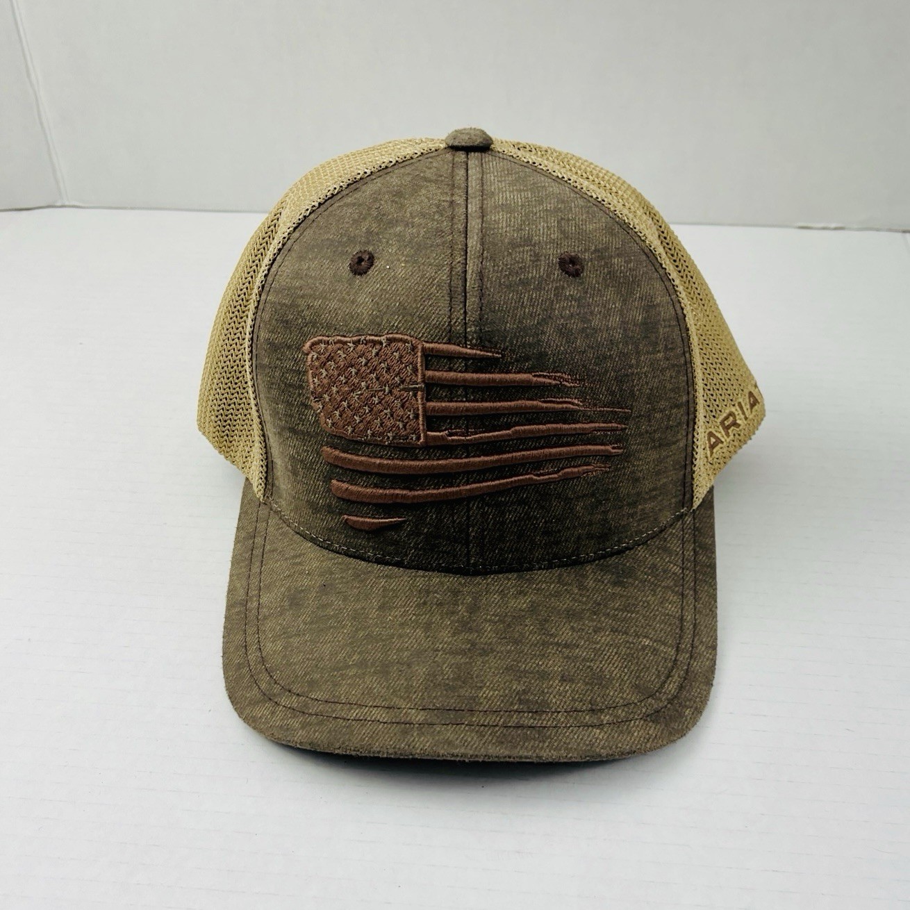 Ariat Snapback Flexfit 110 Men Trucker Cap Hat Brown Mesh Patriot Embroided Flag
