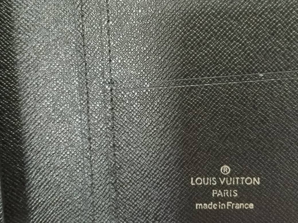 LOUIS VUITTON Wallet: Portefeuille Brazza Black W/Bag & Box