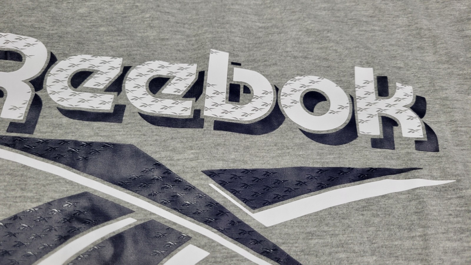 Reebok Mens Intersect Race Athletic Sports Training logo top shirt Gray