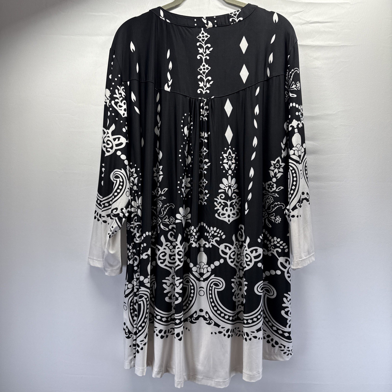 Serengeti Women’s Popover Size Plus 2X Black White Paisley Buttons 3/4 Sleeves