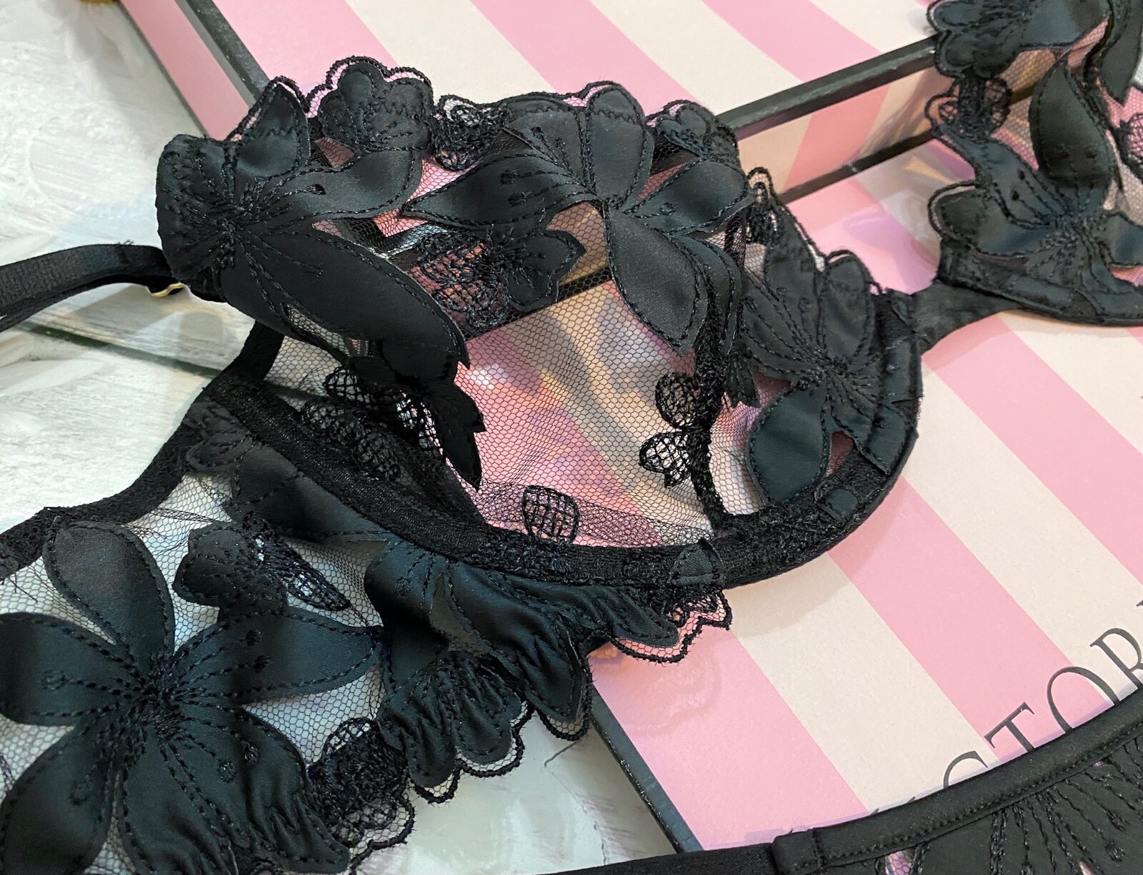 Victoria’s Secret LUXE Unlined Appliqué Embroidered Demi Brazilian Bra Set Black