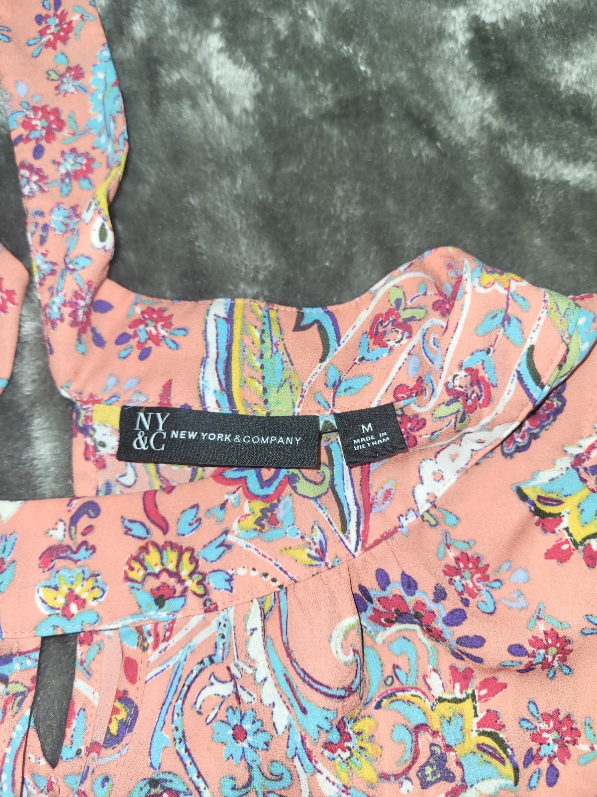 New York & Company Women’s Pink Multicolor Paisley V-Neck Ruffle Blouse M