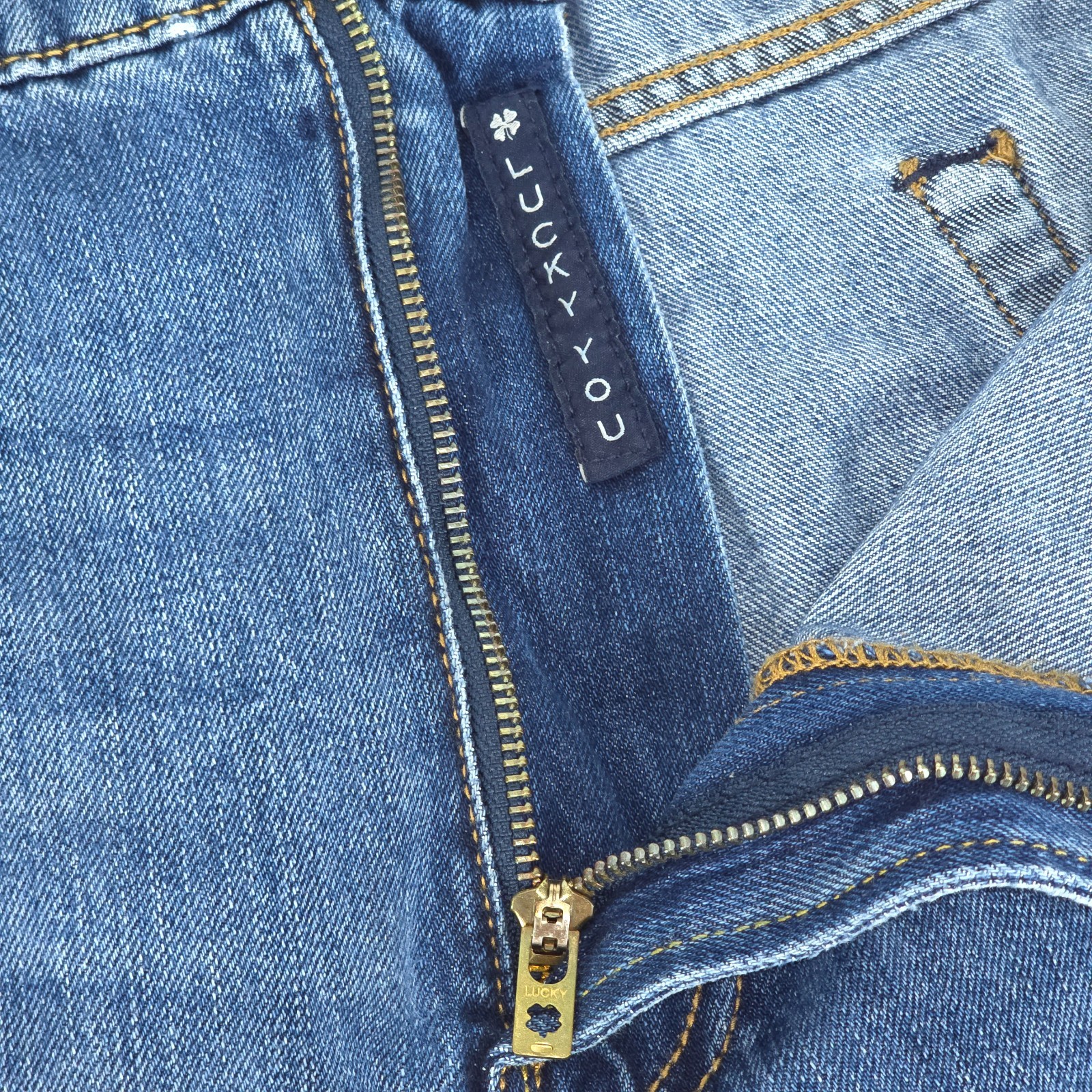 Lucky Brand Athletic Fit Jeans Mens 48×28 (48×30) Whiskers Medium Wash Faded