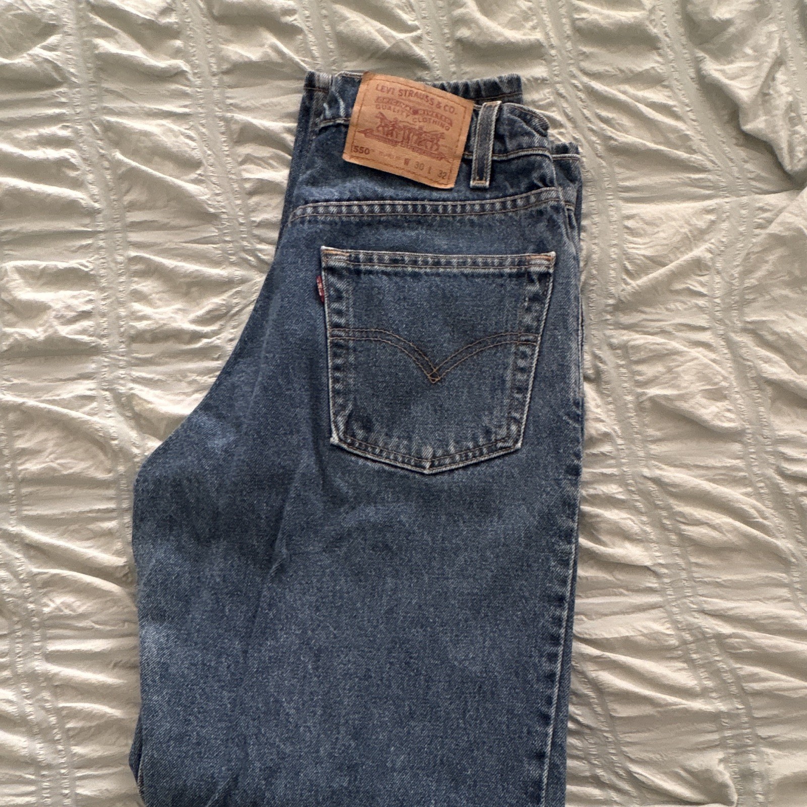 Levi’s Men’s 550 Relaxed Fit Straight Leg Jeans Medium Wash Blue Mid Rise