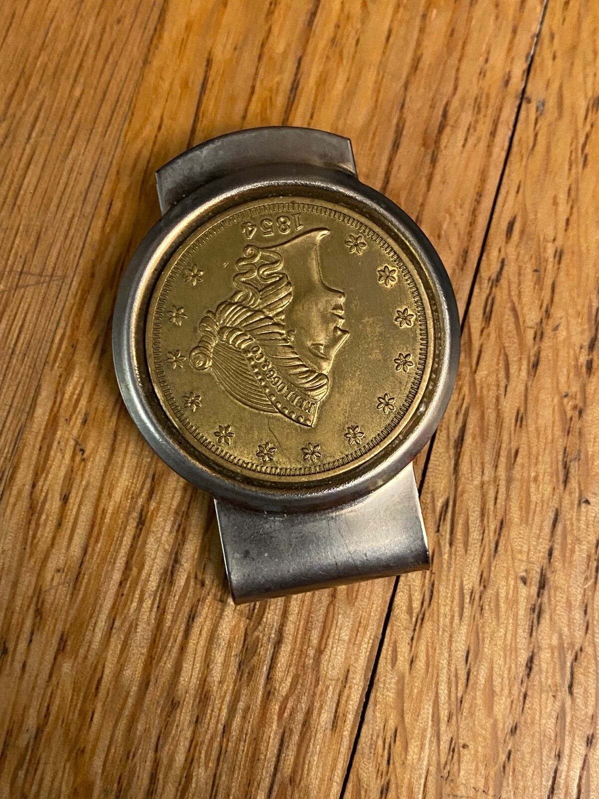 Vintage Novelty Replica 20 Dollar Coin Money Clip