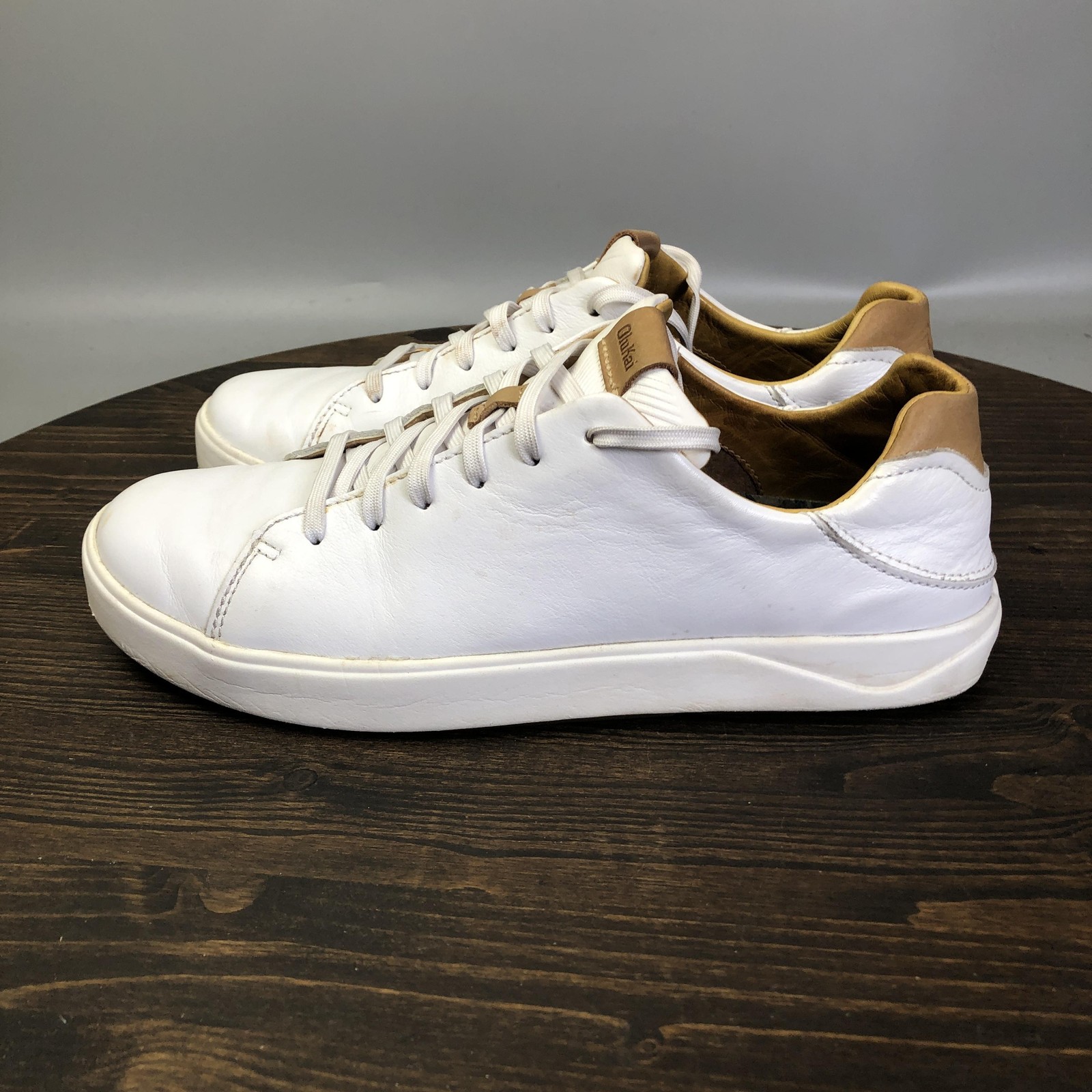 OluKai Lae’ahi Li ‘Ili Shoes Mens Size 9.5 White Leather Casual Comfort Sneakers