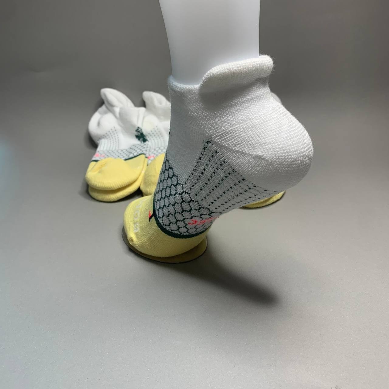 Bombas Women’s Ankle Socks 4 Pair Pack White Yellow Golf Palm Tree Size M Medium
