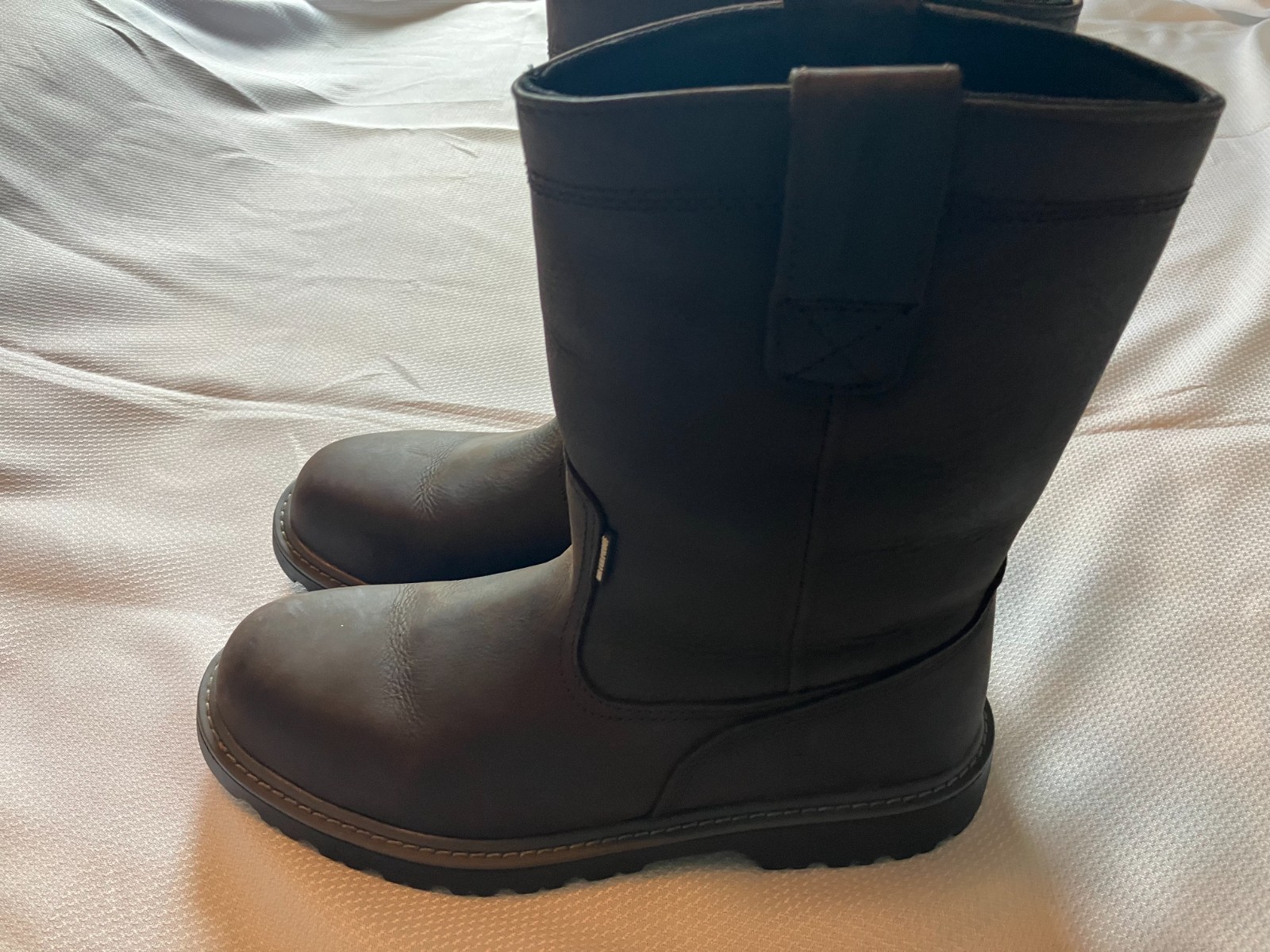 Men’s Wolverine leather pull up work boots, sz 10, worn 3 times.