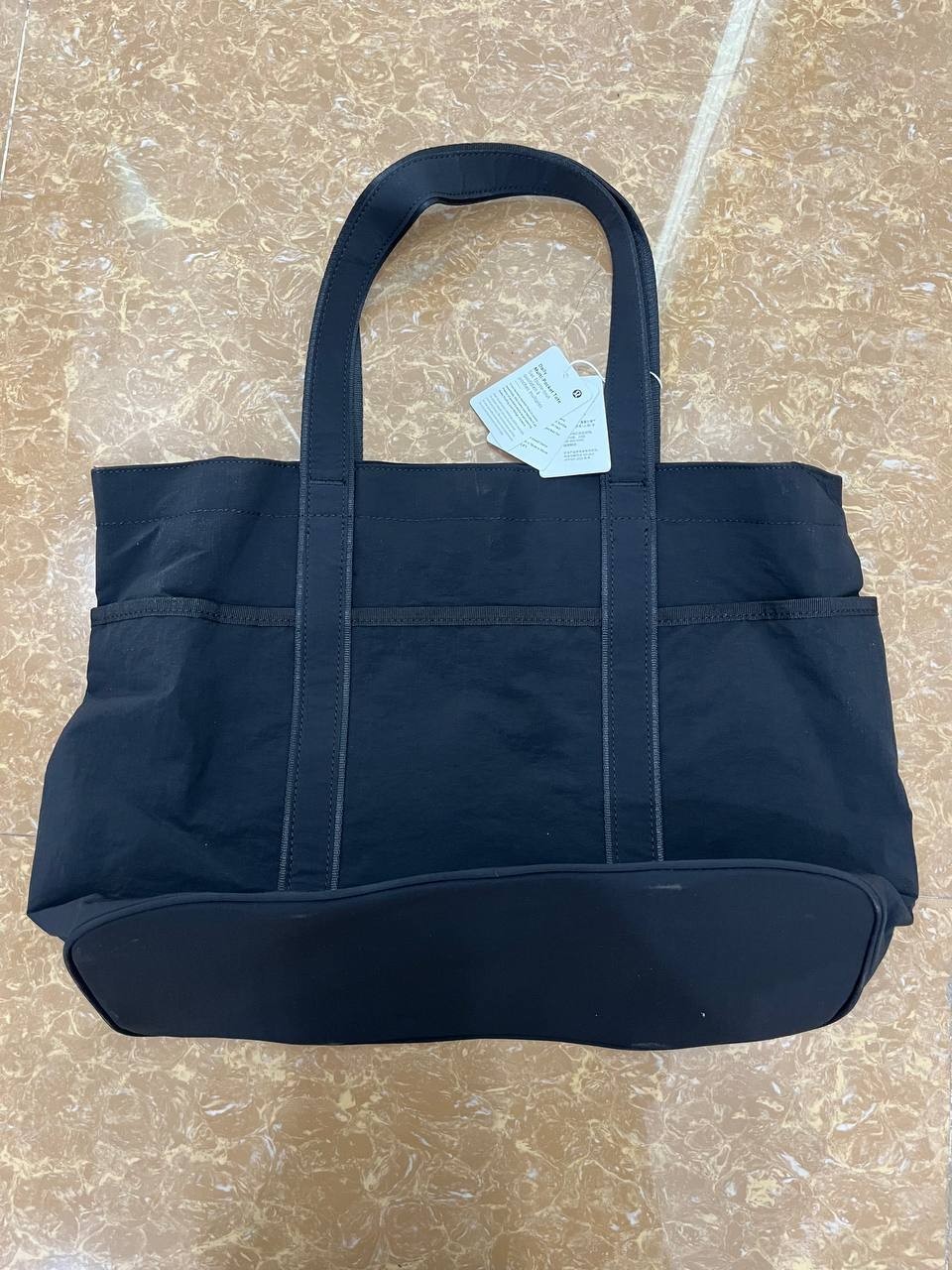 NWT Lululemon Large 20L Tote Bag Daily Multi Pocket Gym Travel Shoulder