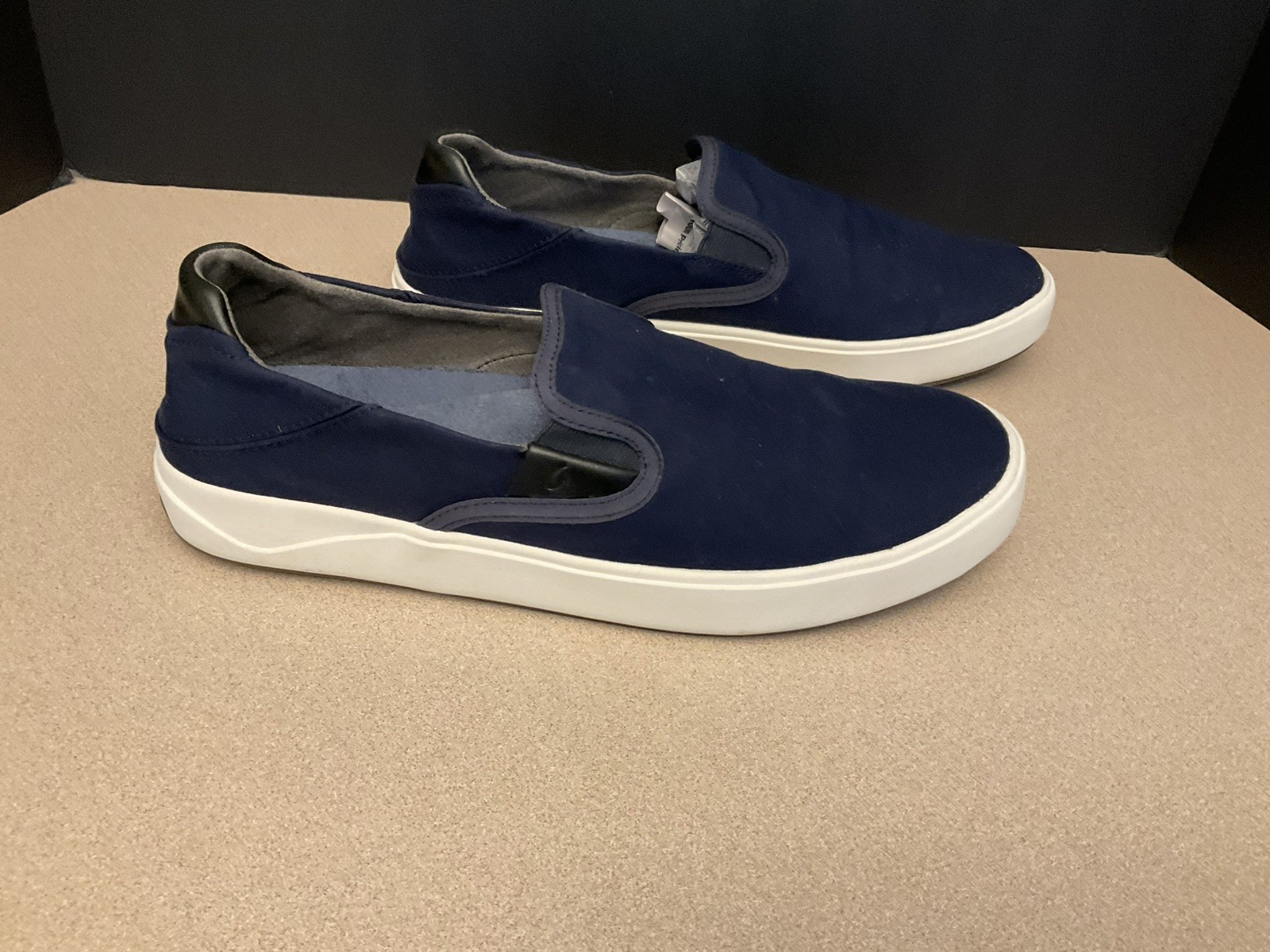 Mens OluKai Lae Ahi Navy Casual Comfort Slip On Shoes. Size 10. Great Condition!