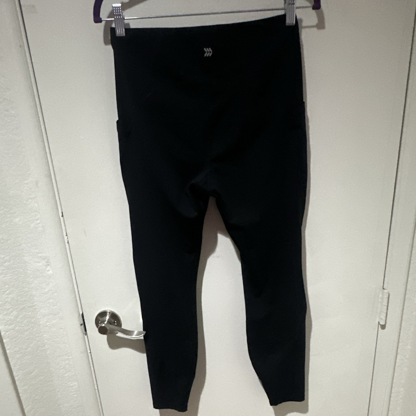 Avia Women’s Solid Black Ankle Leggings Pockets Stretch Logo Size M Regular