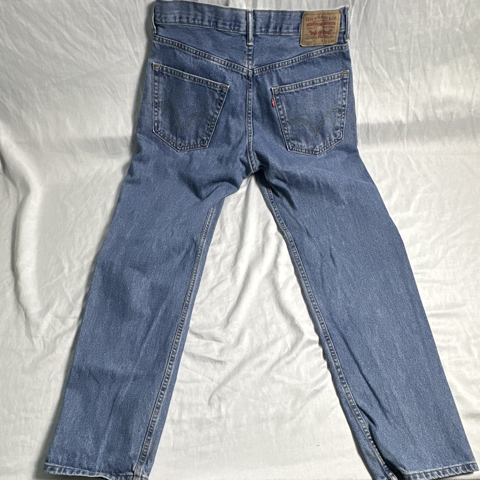 Levi’s 550 33×32 Relaxed Fit Men’s Blue Light Wash Denim Straight Jeans 5-Pocket