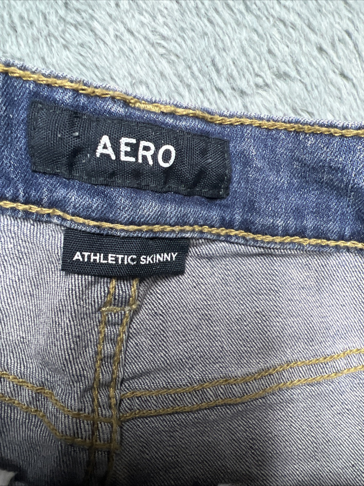 Aero Jeans Athletic Skinny Women’s 27×28 Distressed Light Wash Denim Preppy NWT