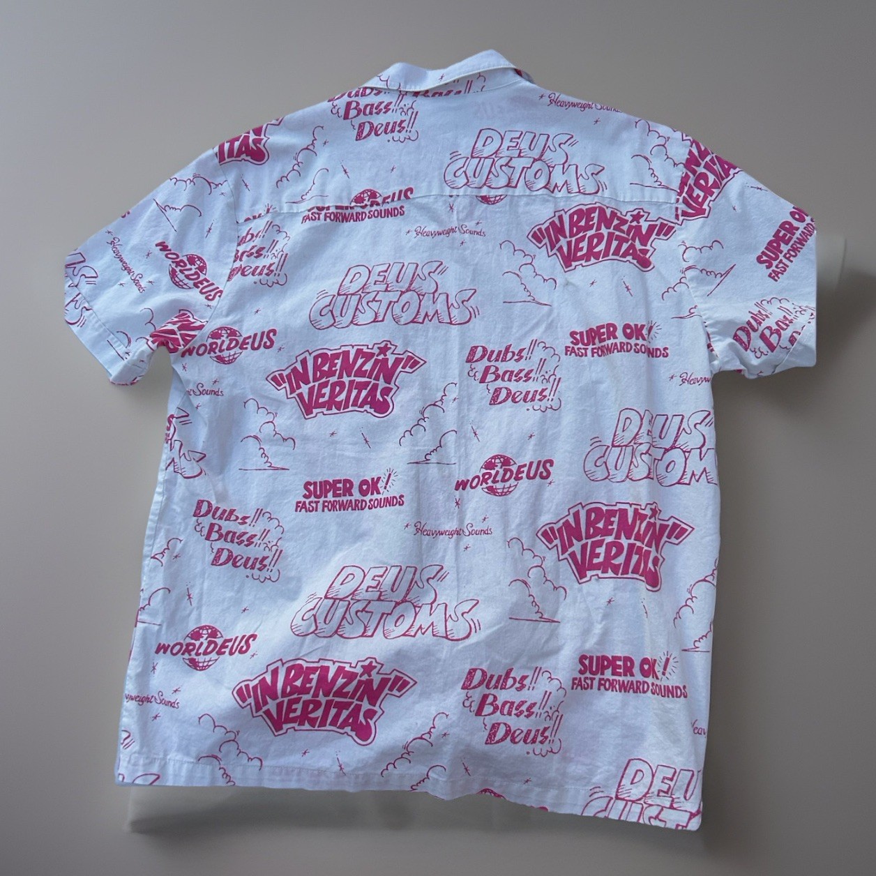 Deus Customs Dub Bass Sounds Button Front Shirt Mens Medium Graphic Pink