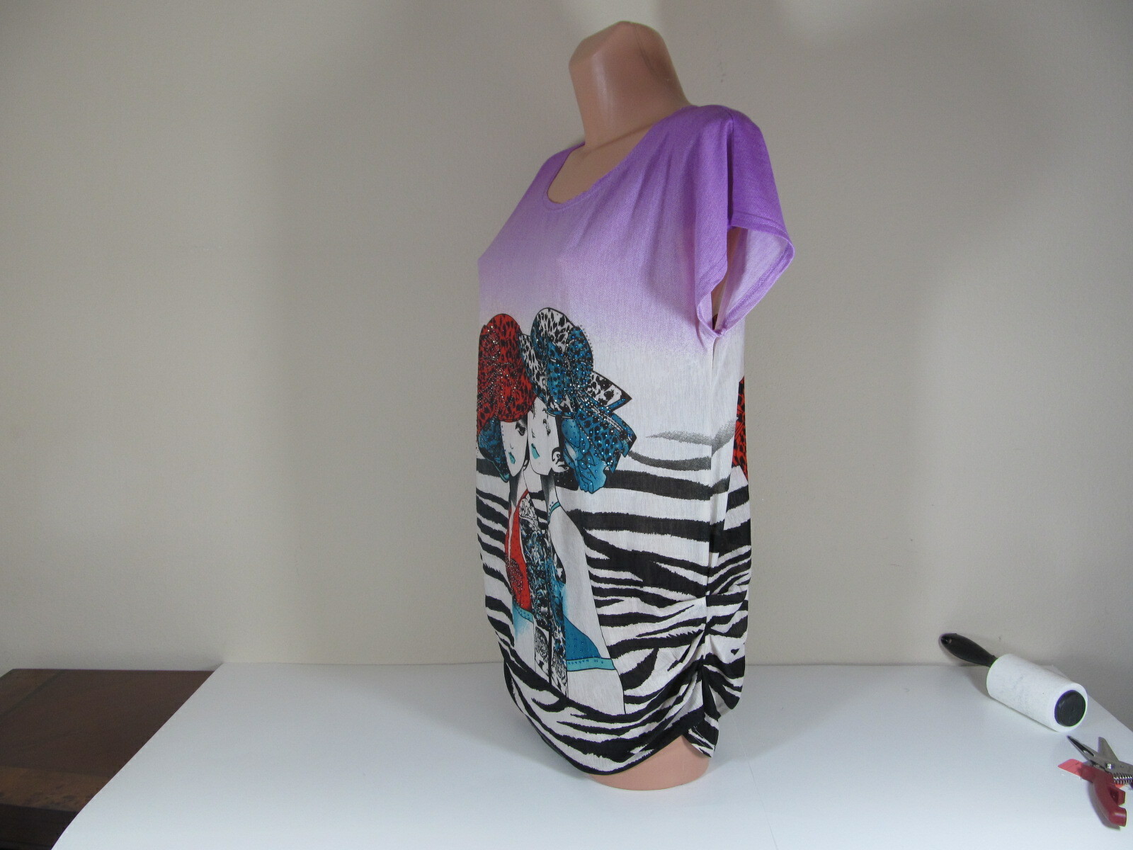 USA PL NY XL/XXL Pullover Top Colorful Crystal Accented Glamor Women Graphic
