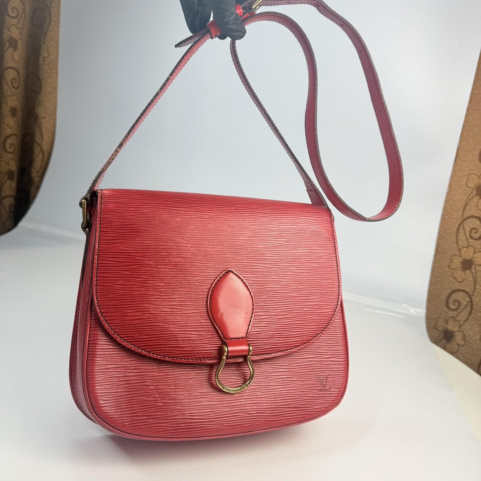 Authentic Louis Vuitton Saint Cloud GM Epi Shoulder Bag
