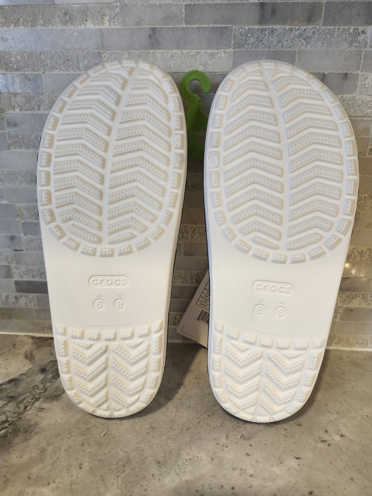 Crocs Women’s Bayaband Slide Sandal Size 8 White With Navy NWT Iconic Comfort