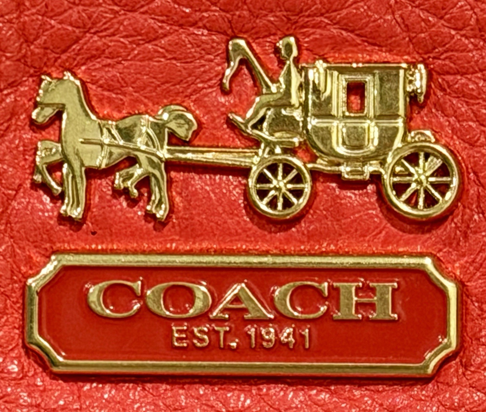 ✨ Coach Madison Leather East/West Chain Tote