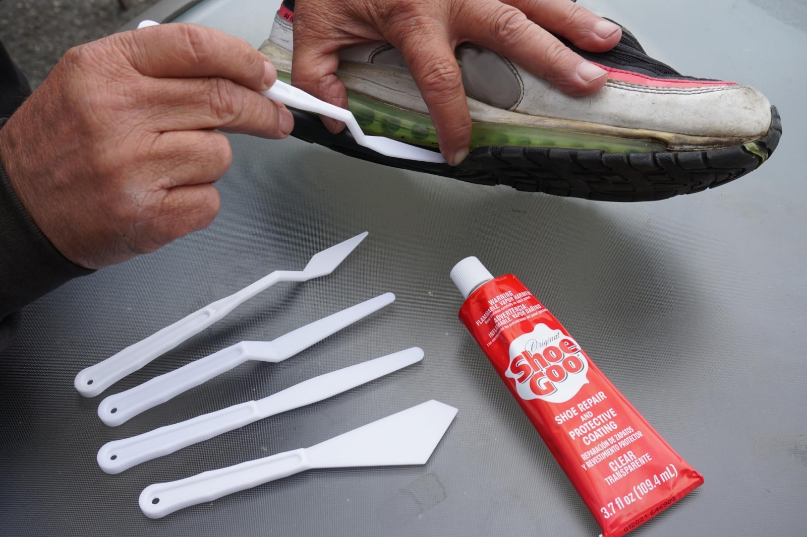 Clear Shoe Repair Adhesive Bundle – 10 Snip Tip Applicators & 5 Spreader Tools