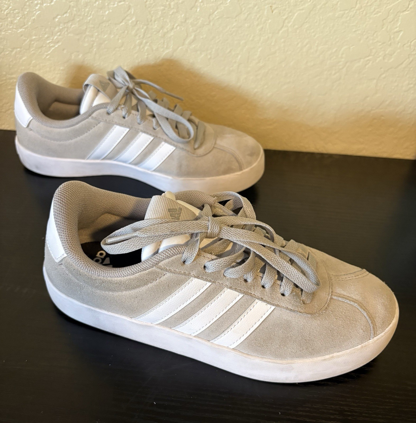 adidas Gray/White Low-Top Lace-Up Sneakers Round Toe Men’s US 7 EU 38 2/3