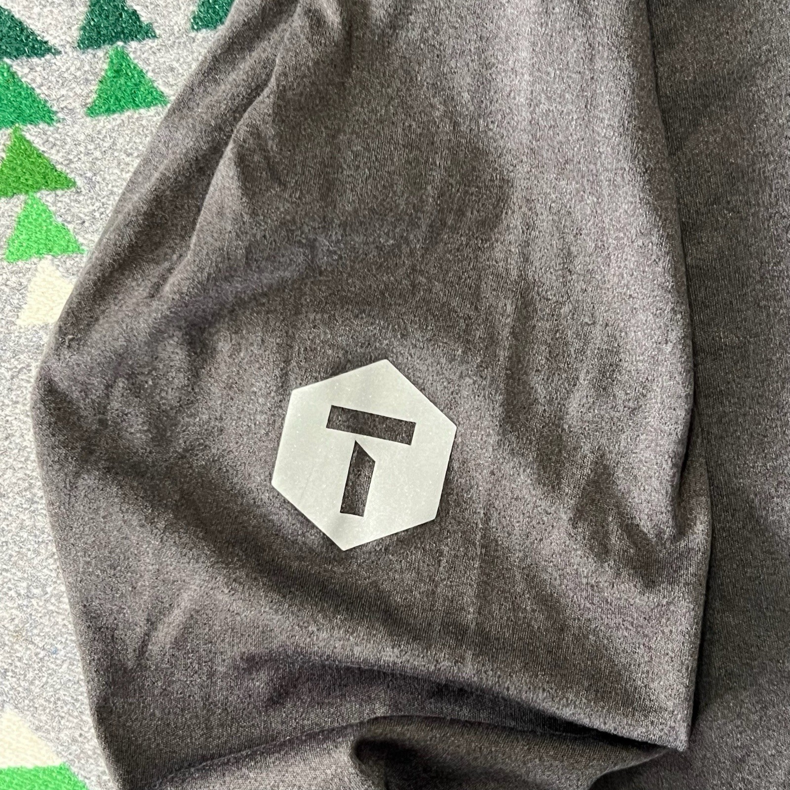 Truewerk B1 Sun Hoodie Mens Medium Charcoal Grey Long Sleeve Technical Shirt
