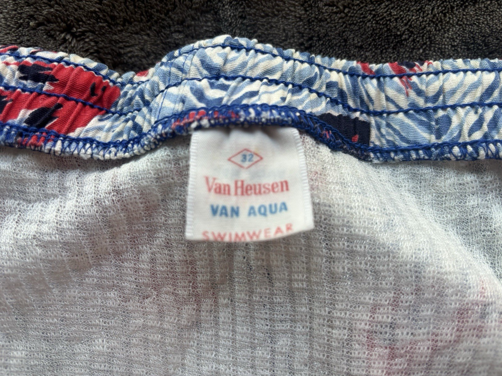 1950s Vintage Men’s Swimsuit Van Heusen fish design 32 Good Condition