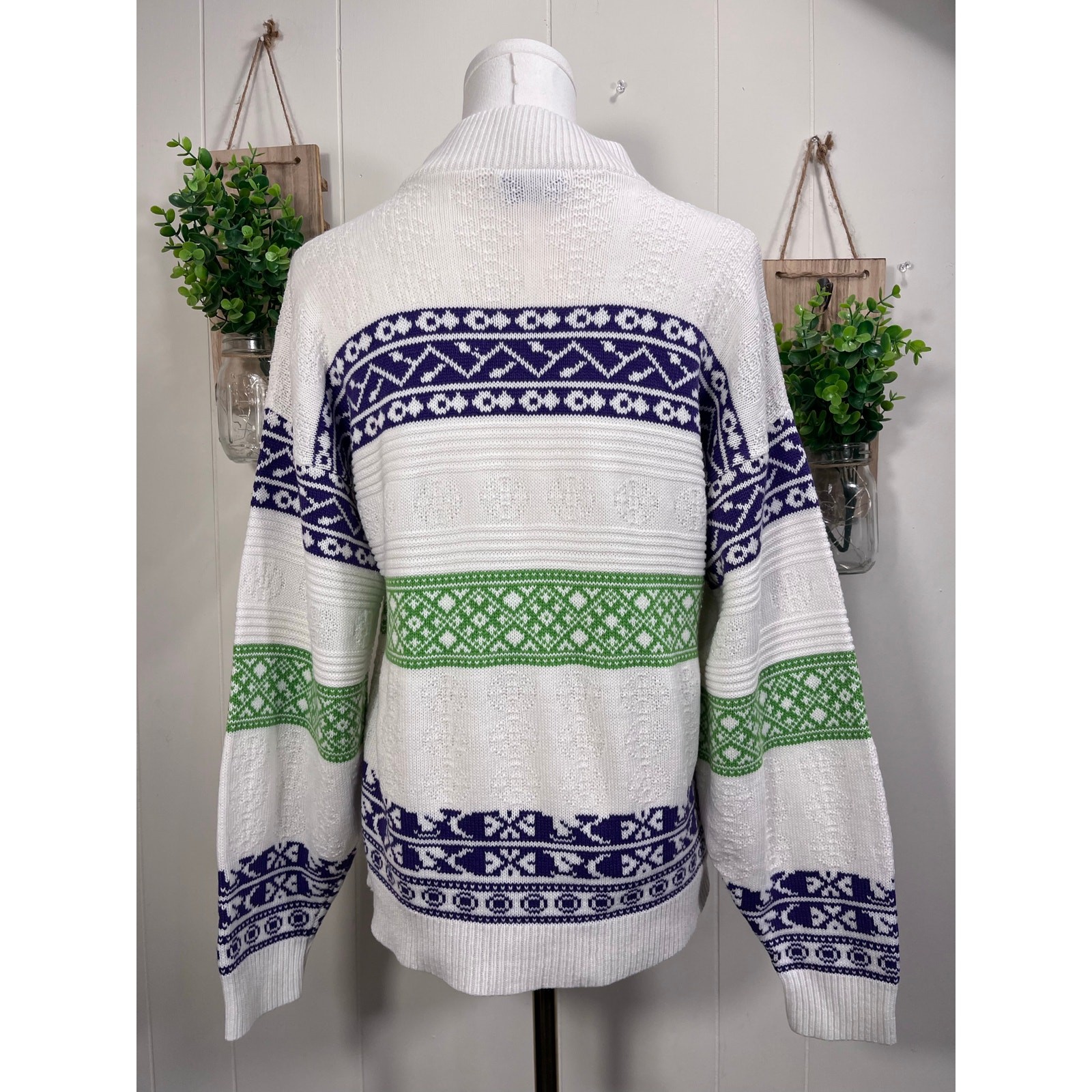 World Trade Knits Women’s Vintage Sweater White purple green S SEE DESCRIPTION