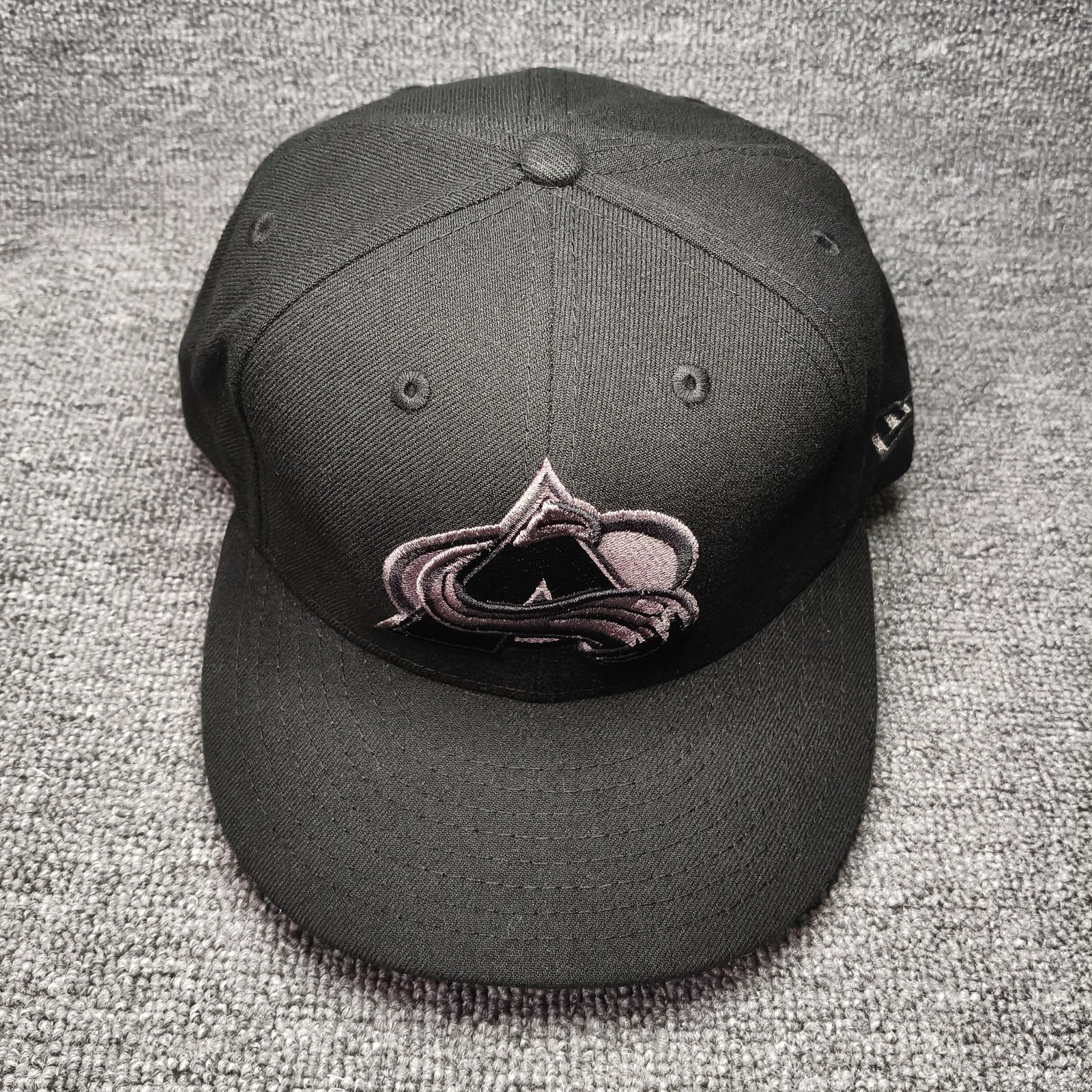 New Era Colorado Avalanche 59FIFTY Fitted Black 7 1 4 NHL Cap