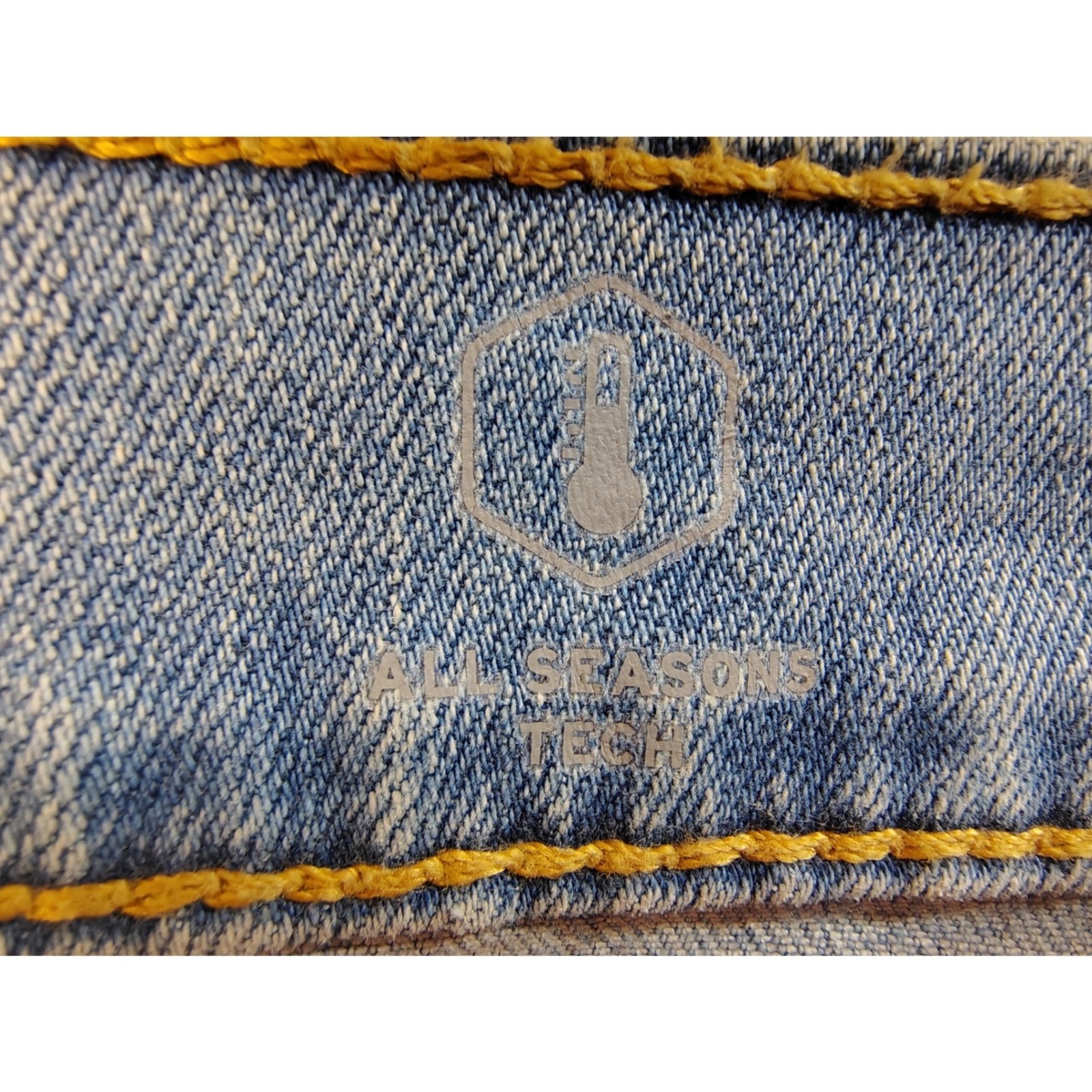 Levis 541 Athletic Taper Jeans Mens Size 35×32 Light Wash All Seasons Tech Blue