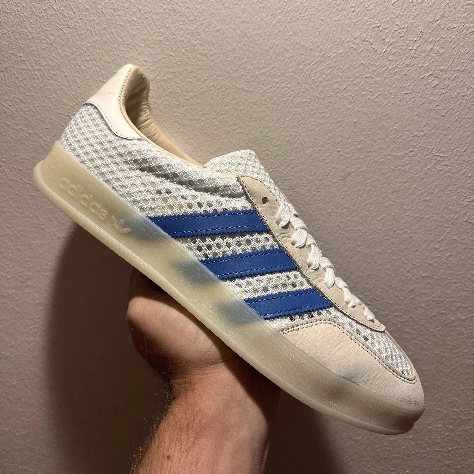 adidas Originals Gazelle Indoor Shoes Off White Focus Blue Sneakers Mens JH5419