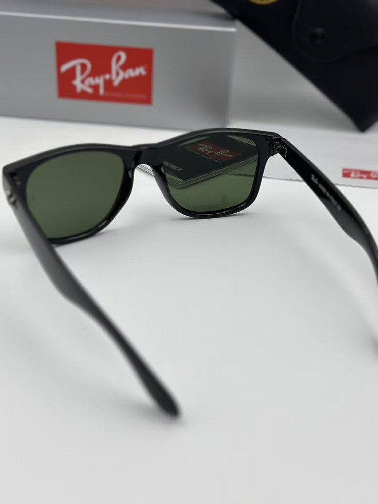 Ray-Ban Wayfarer Black Sunglasses G-15 Green Lenses + Case, Cloth, Manual & Box
