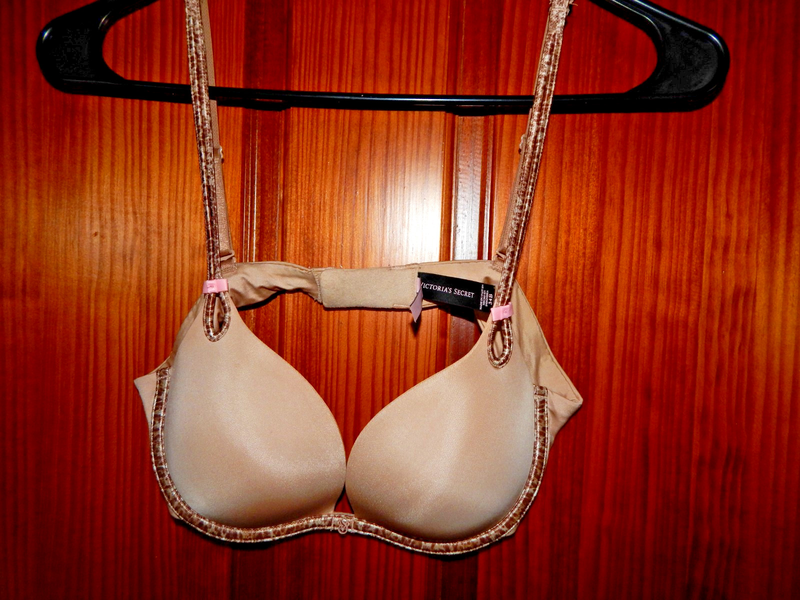 VISTORIA’S SECRET SEXY LITTLE THINGS UNDERWIRE BRA, HEAVY PADING, SIZE 34 B