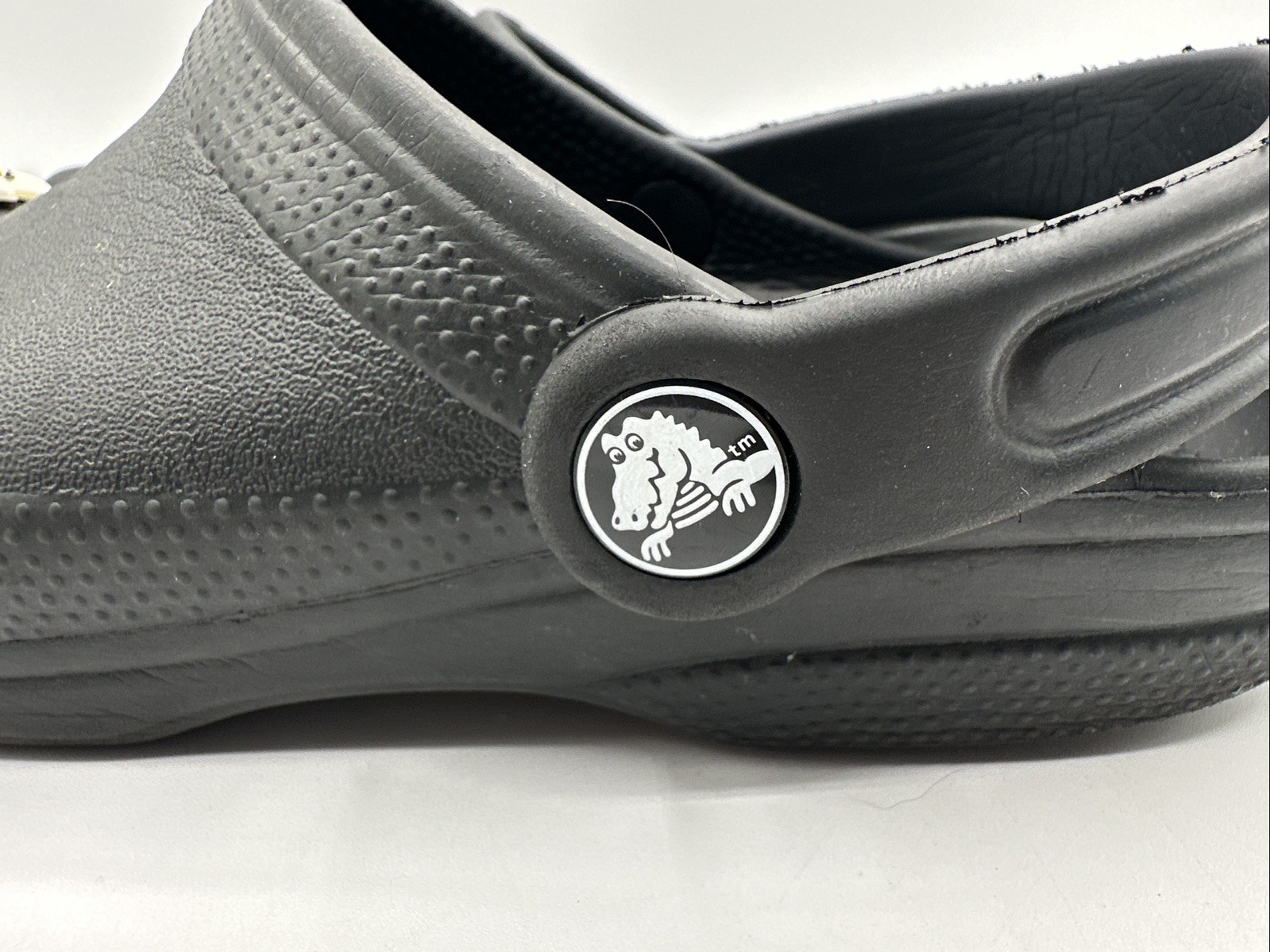 CROCS Black Classic Clogs w/ Jibbitz Charms Size: Men 4 / Women 6