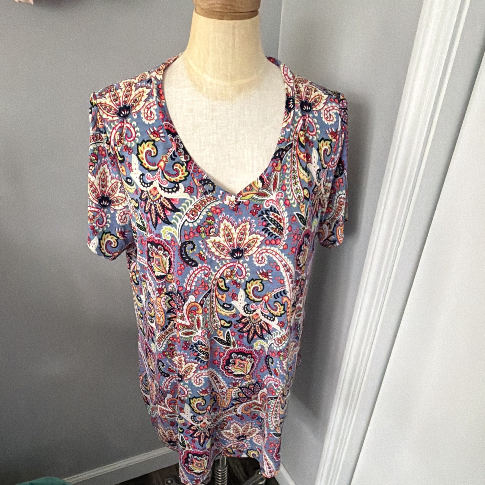Womens XL Blue Pink White Yellow Paisley Knit V-Neck Pullover Stretch Tee