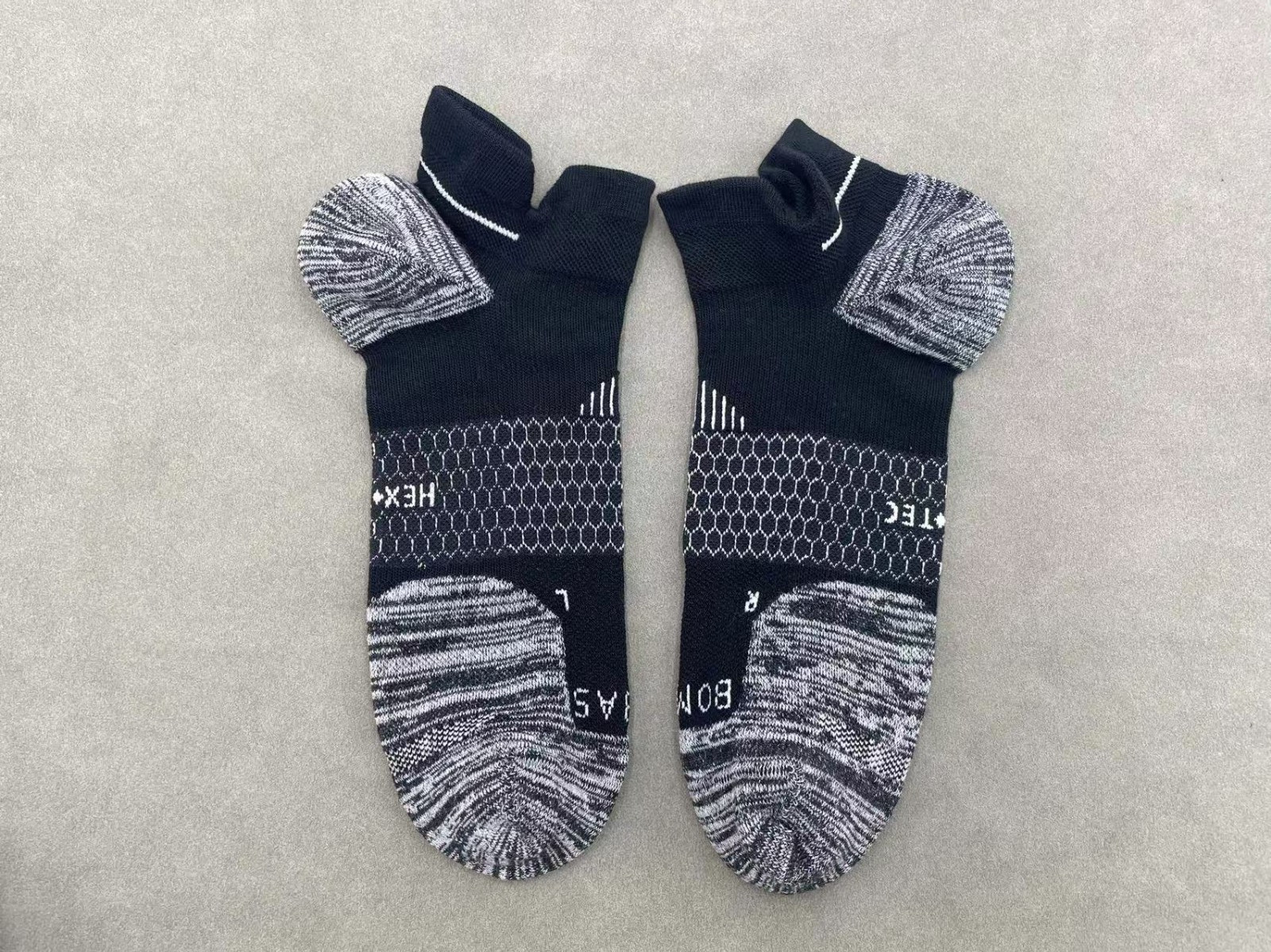 4 pairs BOMBAS Men’s All-Purpose Performance Ankle socks Size Large 9-13 black