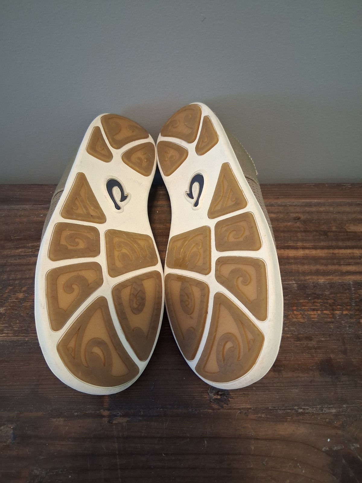 olukai nohea moku mens size 8.5 worn 1 time excellent condition