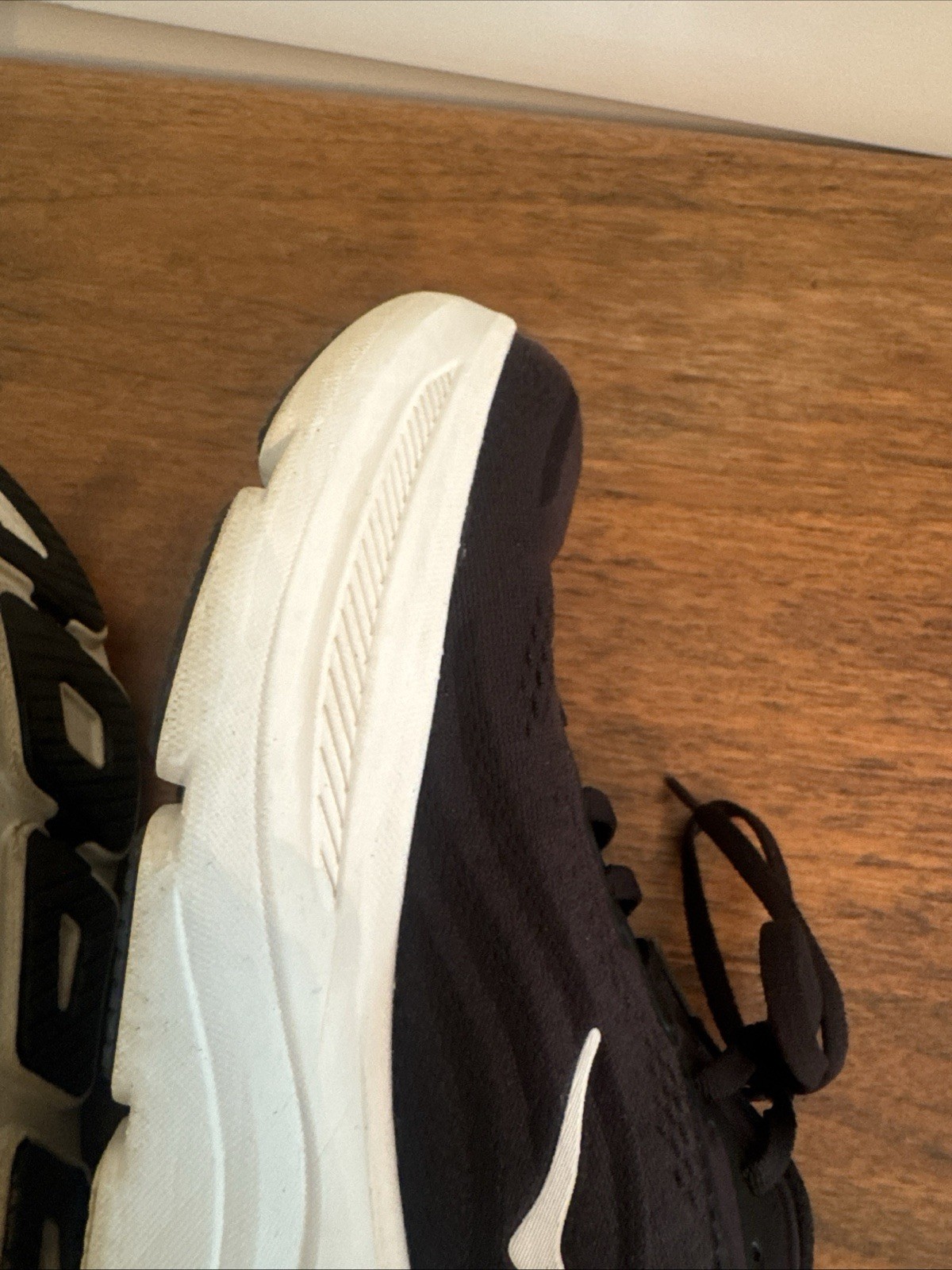 Hoka One One Bondi 9 BWHT White Black Running Shoes Sneakers Women’s Size 11B