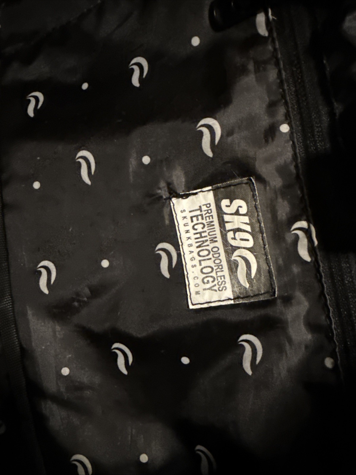 Skunk Sling M Smell Odor Weather Proof Stash Bag Carbon Lining