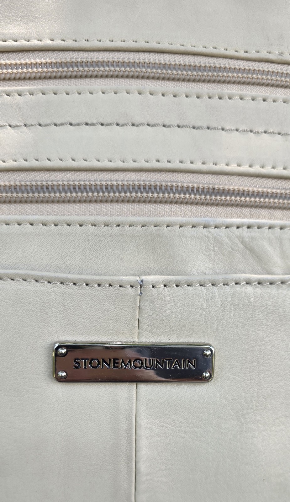 Stone Mountain Large Women’s Beige/Navy Leather Shoulder Bag Zip, Pockets, Strap