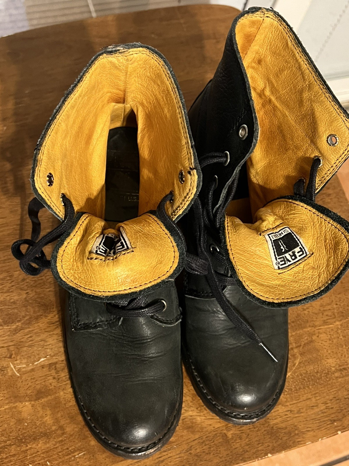Frye Sabrina Black Leather Lace Up Ankle Boots Vibram Sole Size 7