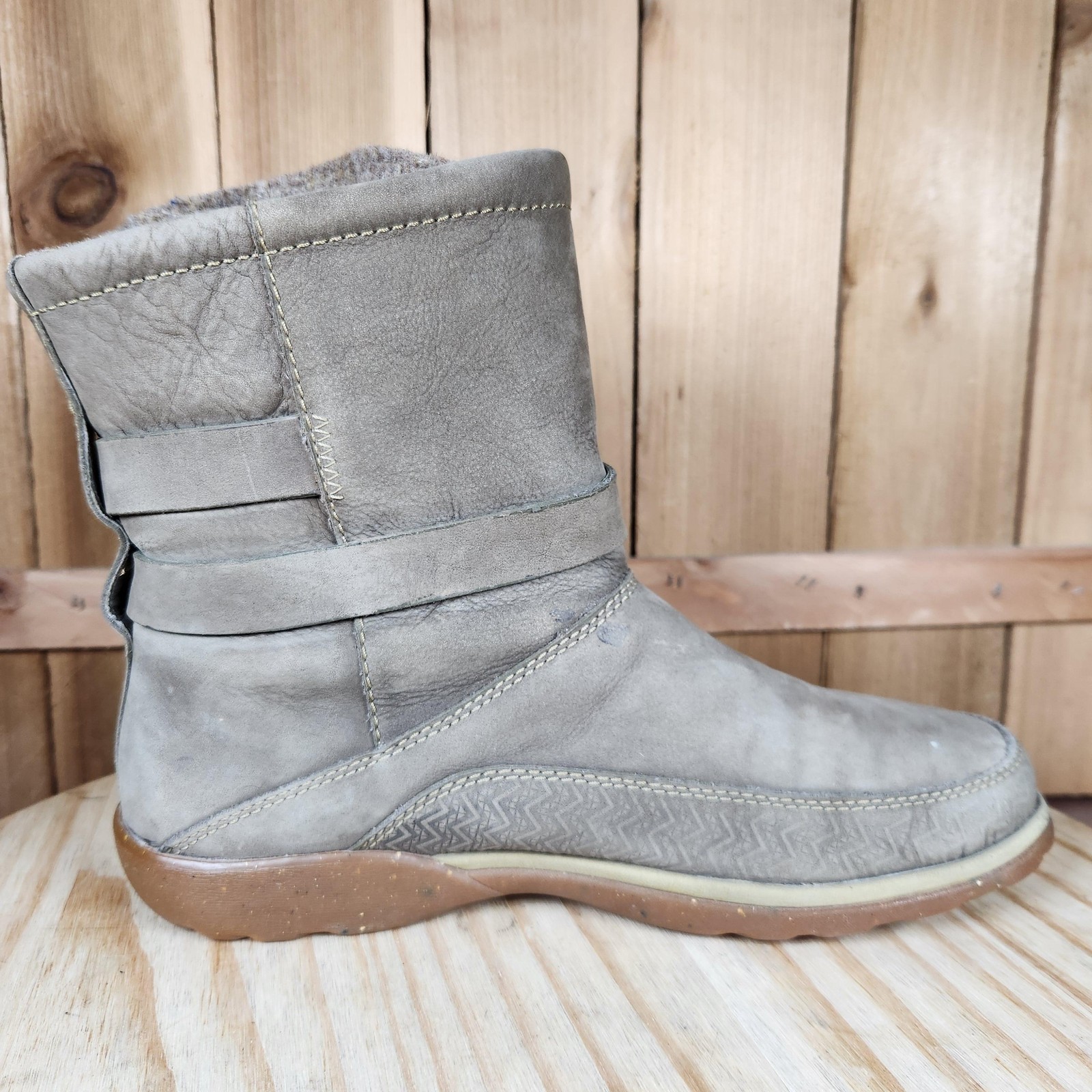 Chaco Hopi Boots Womens 7 Beige Leather Wool Lined Mid Calf Casual Winter