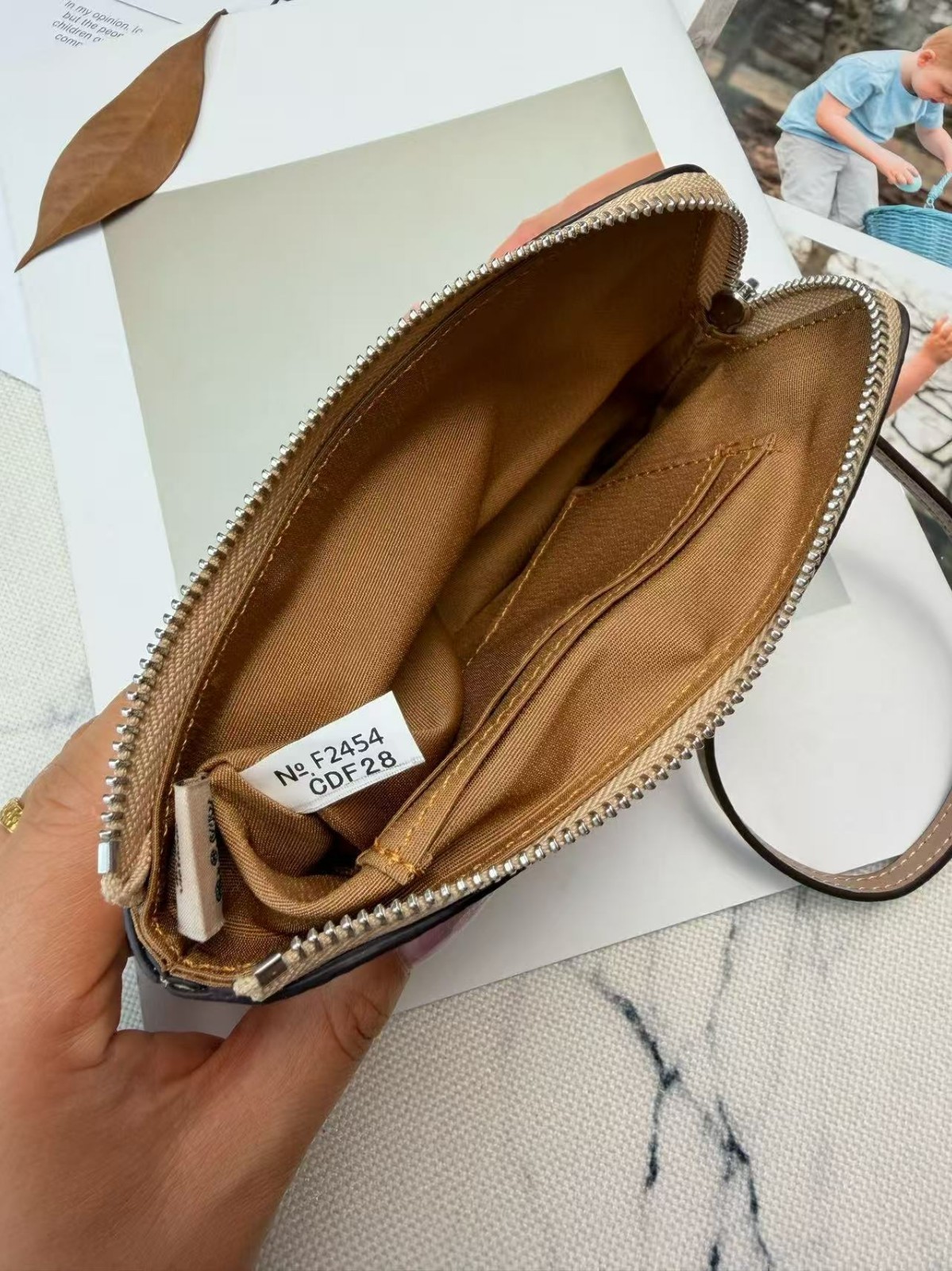 COACH Corner Zip Wristlet In Rainbow Signature Canvas CDF28 Silver w/box