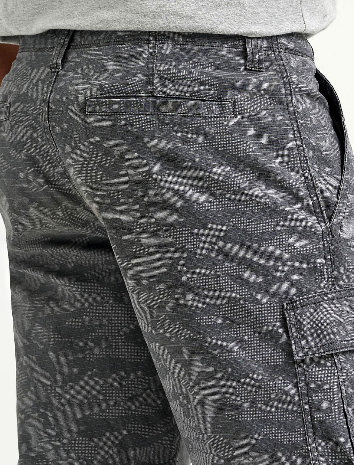 ALL SIZES Wrangler Relaxed Fit 10 in Cargo Shorts w Stretch Camo Magnet Tech Pkt