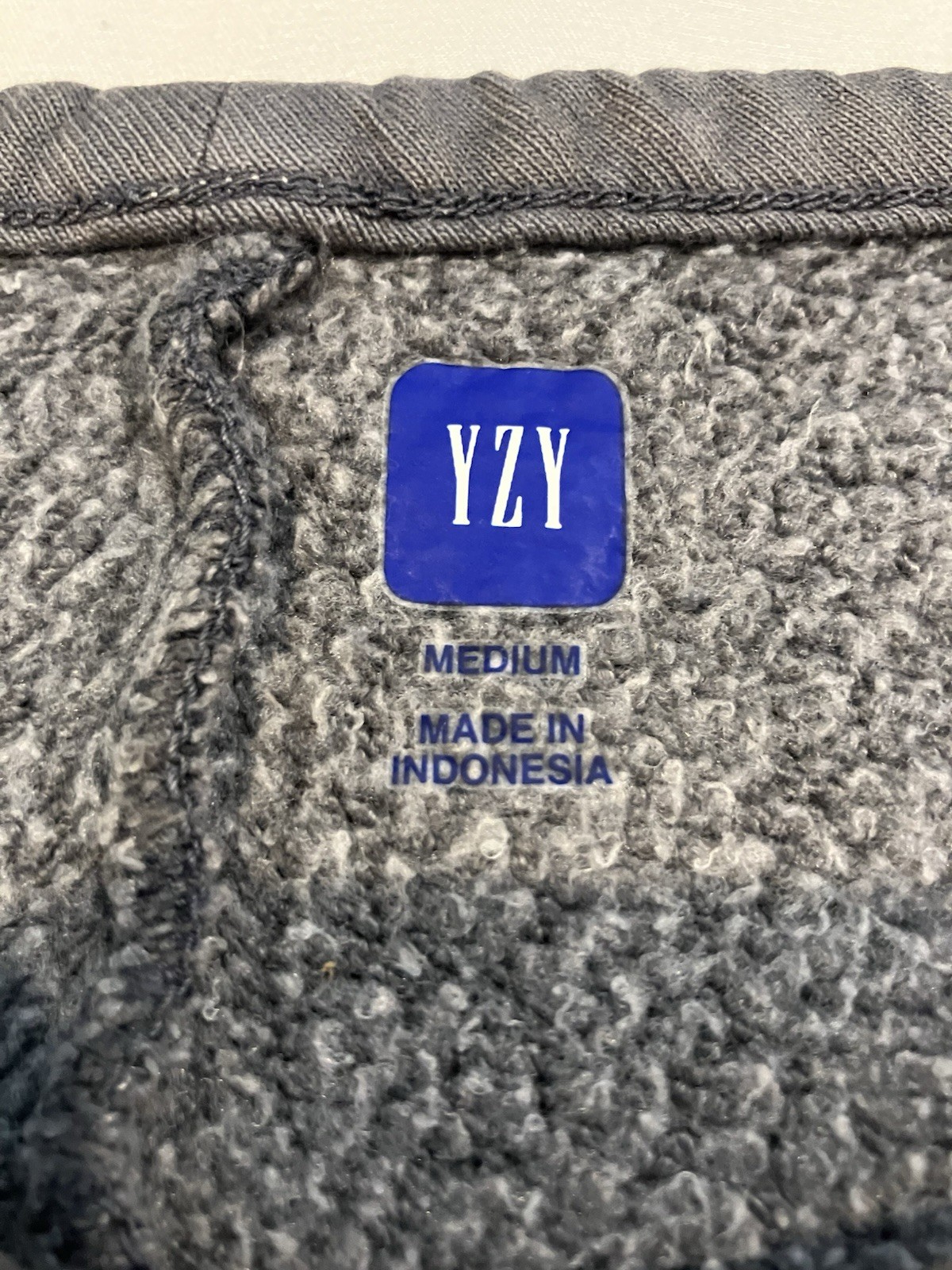 Yeezy x GAP mensz M Yoke Fleece Tshirt “Pavement” FW21 ***RP$200***