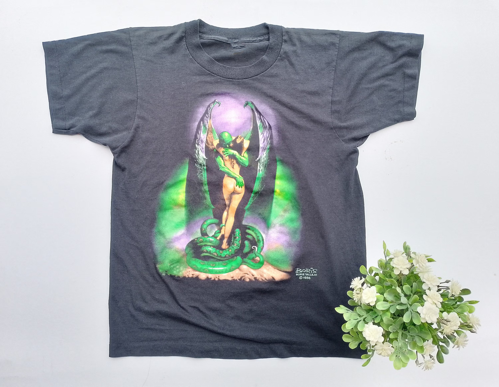 Vintage 1986 Boris Vallejo Vampire’s Kiss T-shirt All Size FREE SHIPPING